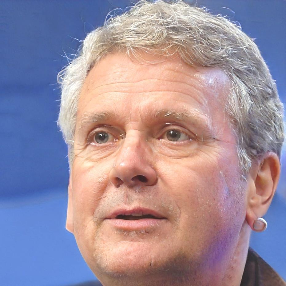 Matthias Schneider, Senior Finanzanalyst